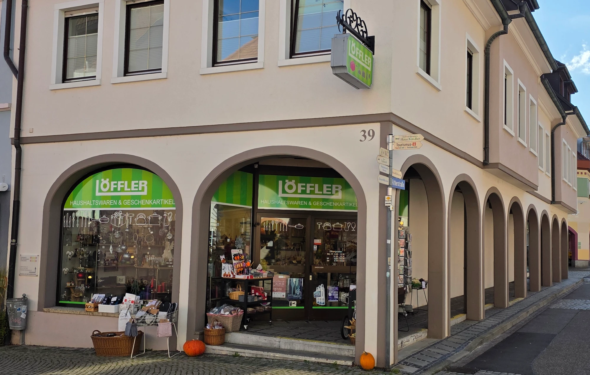 geschaeft-von-gegenüber Geschäft Ansicht von gegenüber